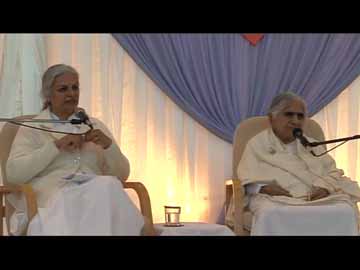 Dadi Janki interviewed by Sr. Gayatri 